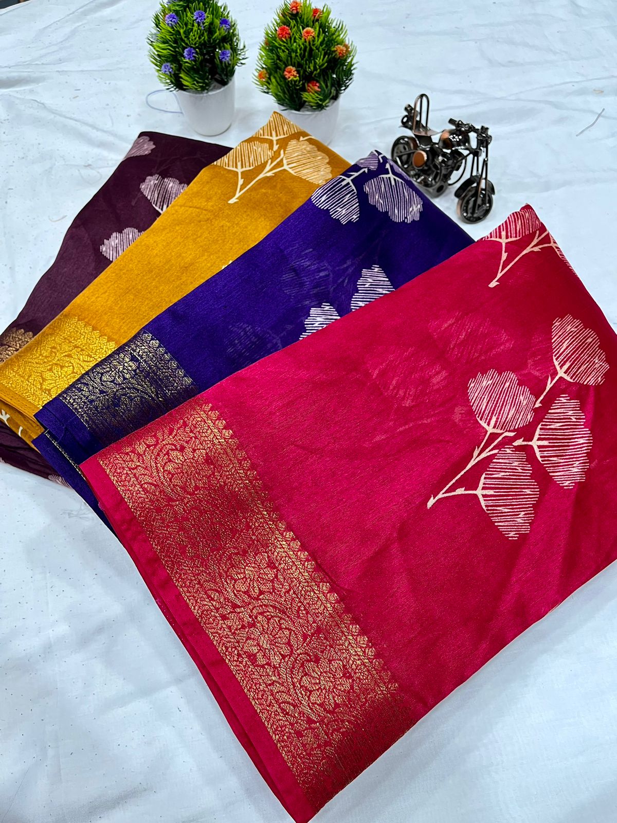 Wow Flower Printed Designer Non Catalog Sarees